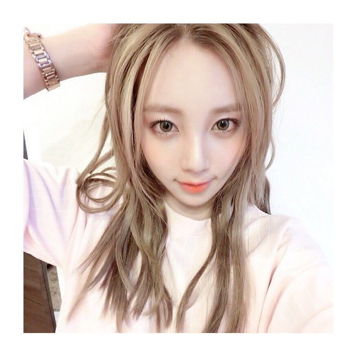 最近は金髪にイメチェン／ざわちんInstagramより