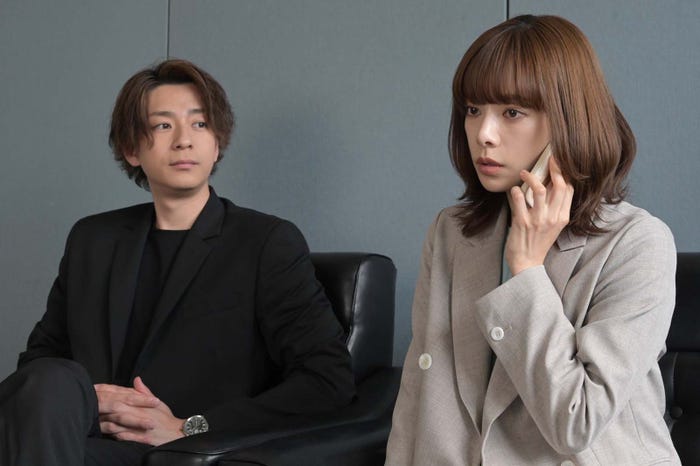 三浦翔平、桜井ユキ「ホスト相続しちゃいました」第10話より(C)カンテレ