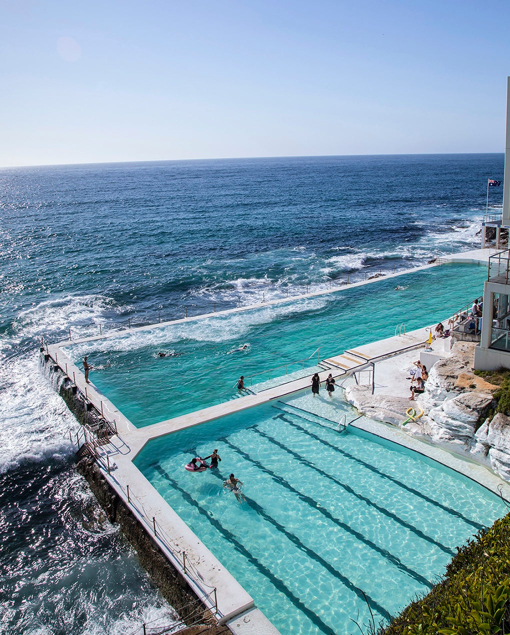 水しぶきすら感じるワイルドな立地が魅力のボンダイ・アイスバーグ・プール（C）Destination NSW