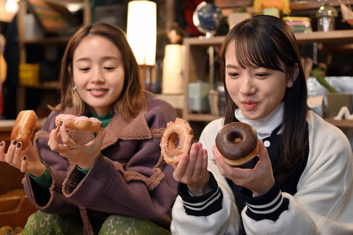 藤原さくら、清原果耶/「ファイトソング」第4話より(C)TBS