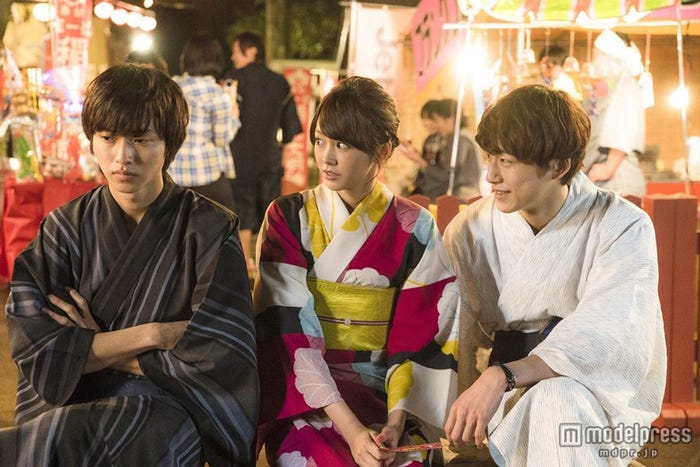 (左から)山崎賢人、桐谷美玲、坂口健太郎(C)2015 映画「ヒロイン失格」製作委員会