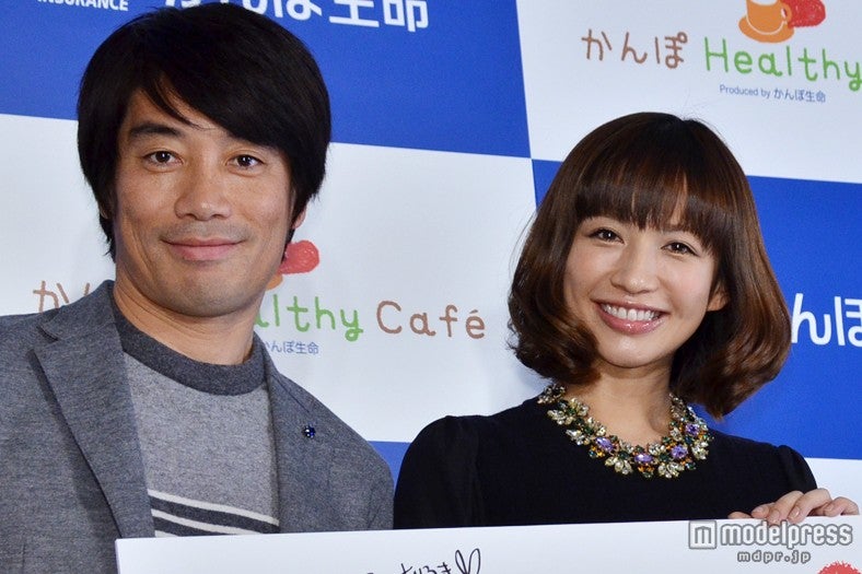 【左から】中西哲生、優木まおみ