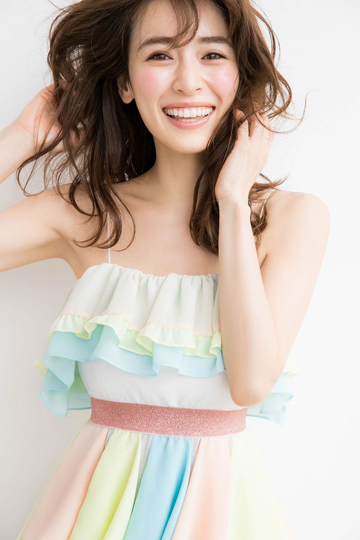 泉里香/「VOCE」7月号(画像提供:講談社)