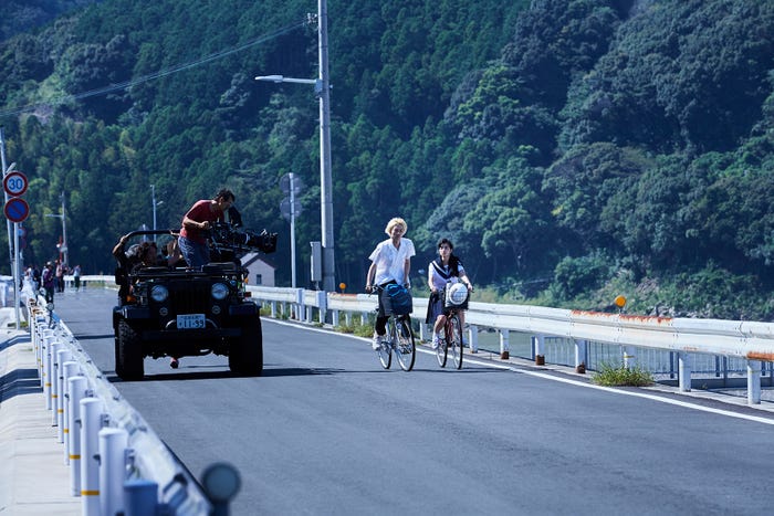 熊野速玉大社裏の熊野川堤防沿い(C)ジョージ朝倉/講談社(c)2016「溺れるナイフ」製作委員会