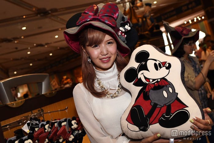 クッション¥2900 /モデル:河西里音