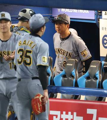 藤川監督は2回6失点KOの才木に苦言 「自分の形を気にしているように映った」 森下、中野の自打球交代には「起こりえること」