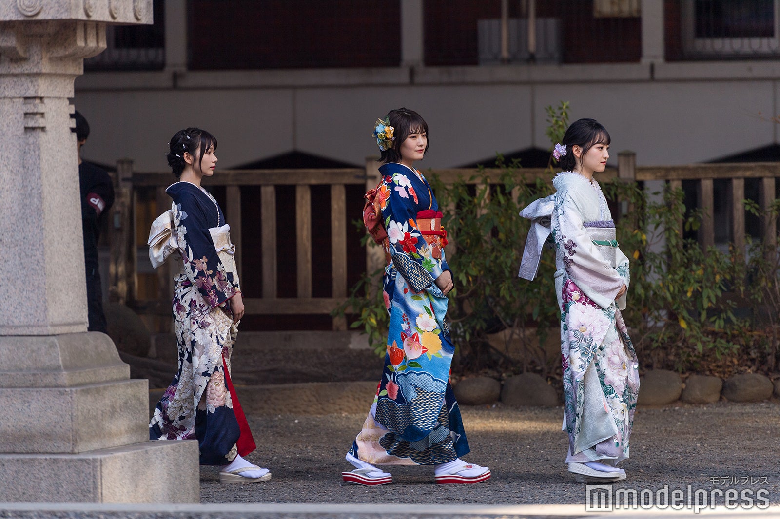 岡本姫奈、清宮レイ、一ノ瀬美空（C）モデルプレス