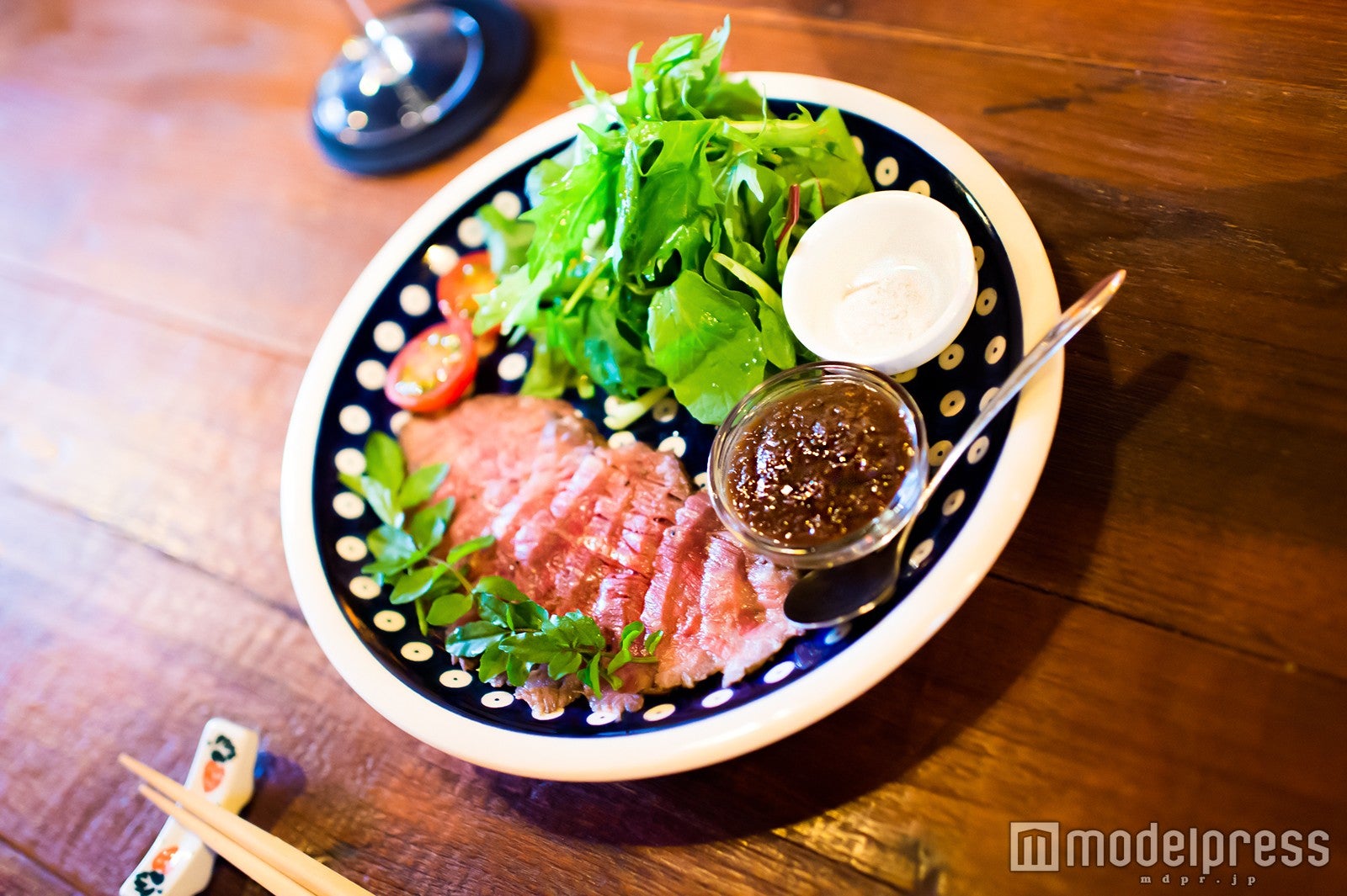 国産牛イチボを使用した自家製ローストビーフ（C）モデルプレス