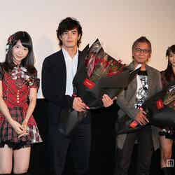 左から：柏木由紀（AKB48）、伊藤英明、三池崇史監督、秋元才加（AKB48）