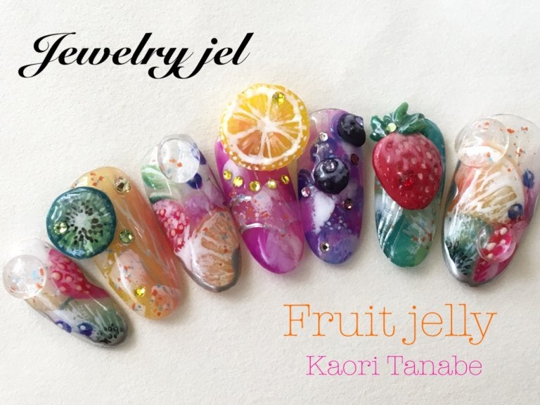 ジェル用3Ｄアートパウダーを使って、慌てず簡単ぷっくりネイル。