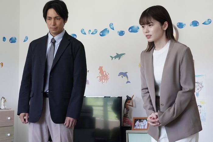 高橋光臣、小芝風花「転職の魔王様」第10話より(C)カンテレ