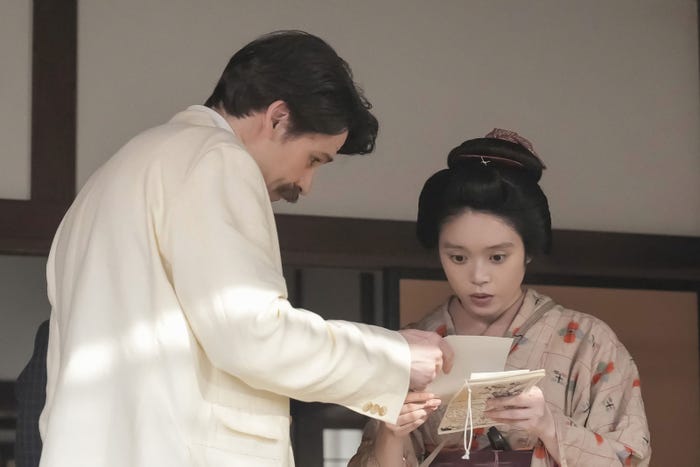 トミー・バストウ、高石あかり「ばけばけ」第37話(C)NHK