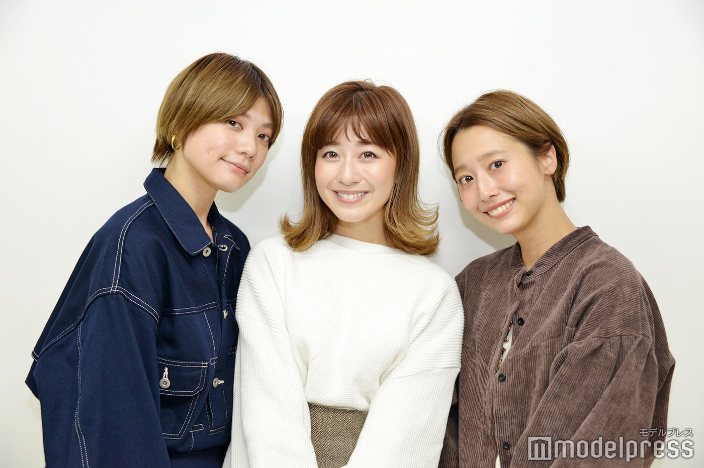 （左から）石川瑠利子、水野佐彩、石田一帆（C）モデルプレス
