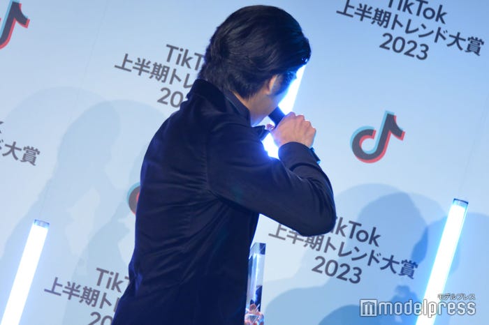 感極まった?賀来賢人(C)モデルプレス