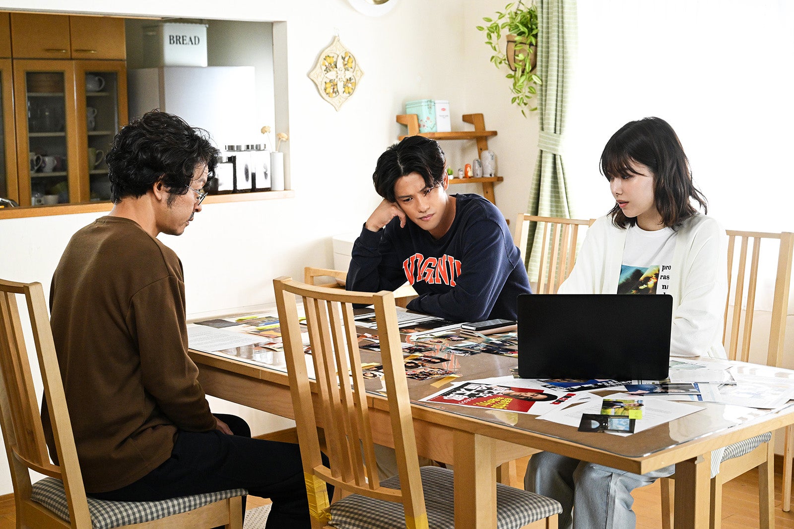 山中崇、森崎ウィン、渡邉理佐「ブラックファミリア～新堂家の復讐～」第6話より（C）読売テレビ