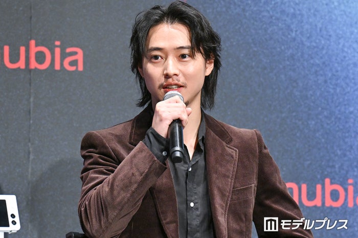 山崎賢人、“今1番行きたいところは？”への回答で会場和ます