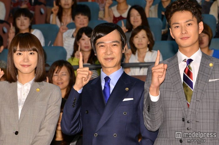 左から:新垣結衣、堺雅人、岡田将生