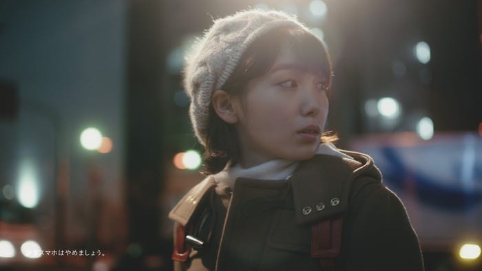 飯豊まりえ/新CM「どんな君も、逃さない。再会」篇より(提供画像)