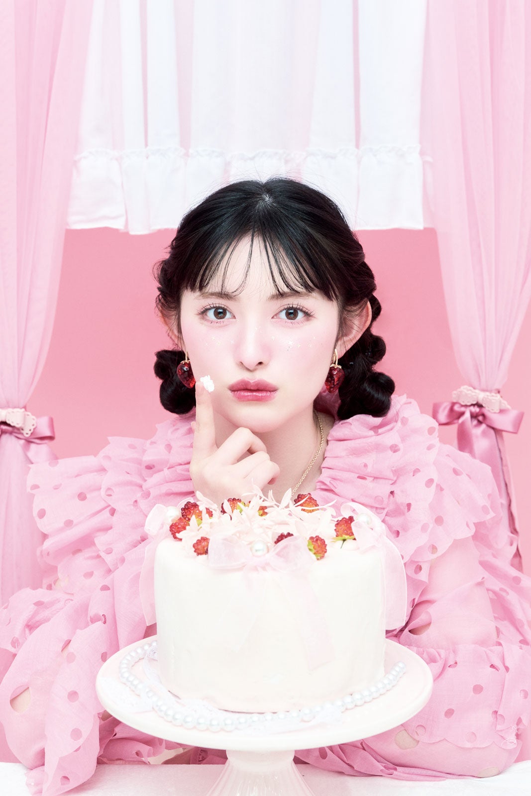 FRUITS ZIPPER松本かれん「LARME」初の単独表紙 “てるてるぼうず”衣装