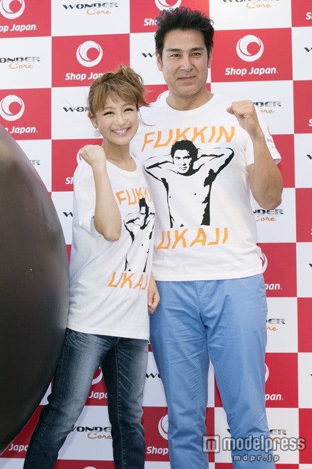 （左から）鈴木奈々、宇梶剛士