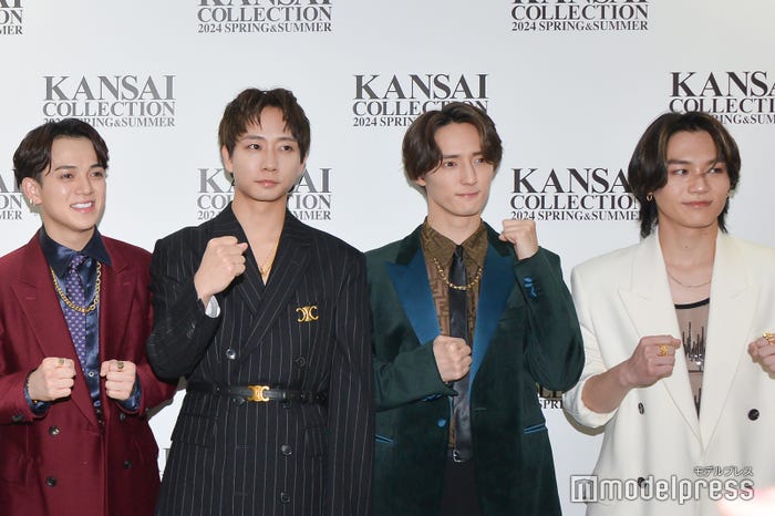 「頑張るぞー!」ポーズの宮近海斗、中村海人、川島如恵留、松田元太(C)モデルプレス