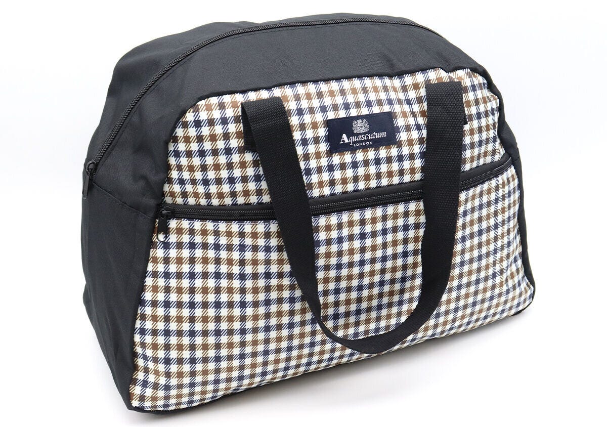 宝島社雑誌付録ＧＬＯＷ3月号のアクアスキュータムの大容量ボストンバッグ1