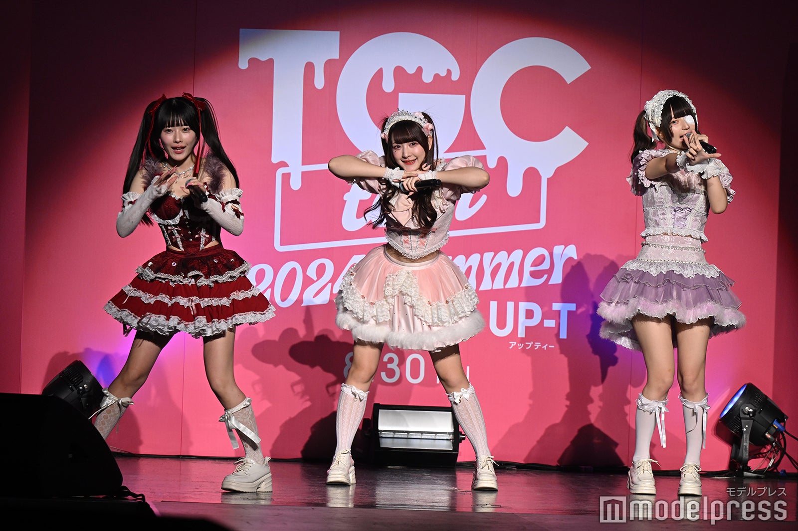 きゅるりんってしてみて（C）モデルプレス