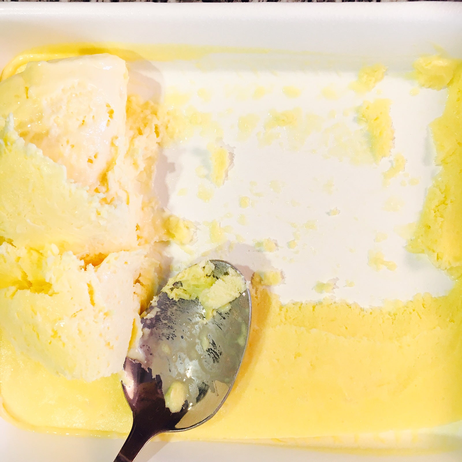 手順4：冷やし固めたものを冷蔵庫から取り出しグラスに入れてトッピング／画像提供：柏原歩