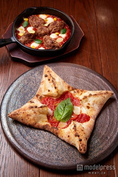 「毛利 サルヴァトーレ クオモ」の「木ノ葉隠れのピリ辛手裏剣カルツォーネ」」￥1，680