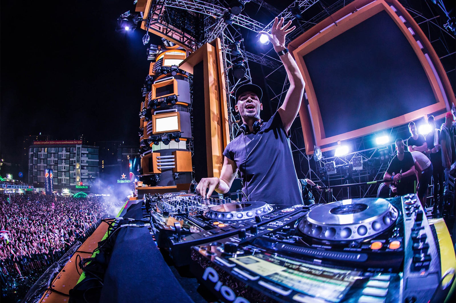 Afrojack／パフォーマンスの様子