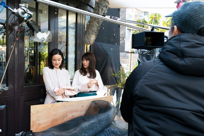 (左から)吉田羊、有村架純(提供写真)