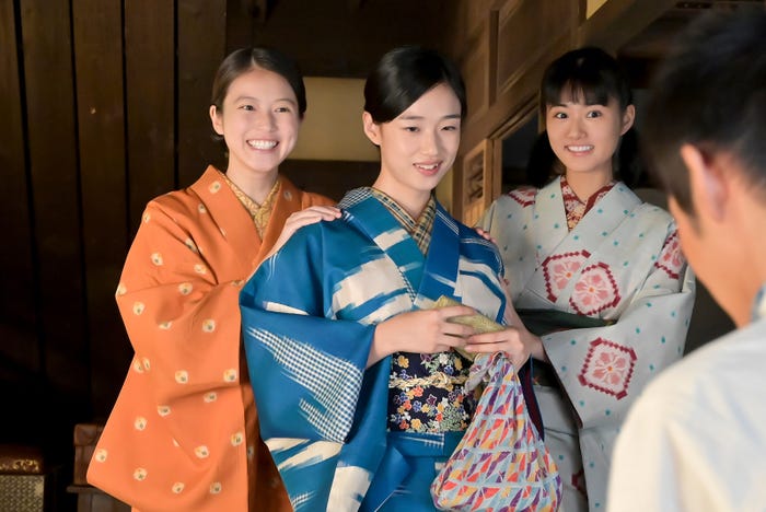 今田美桜、河合優実、原菜乃華「あんぱん」(C)NHK