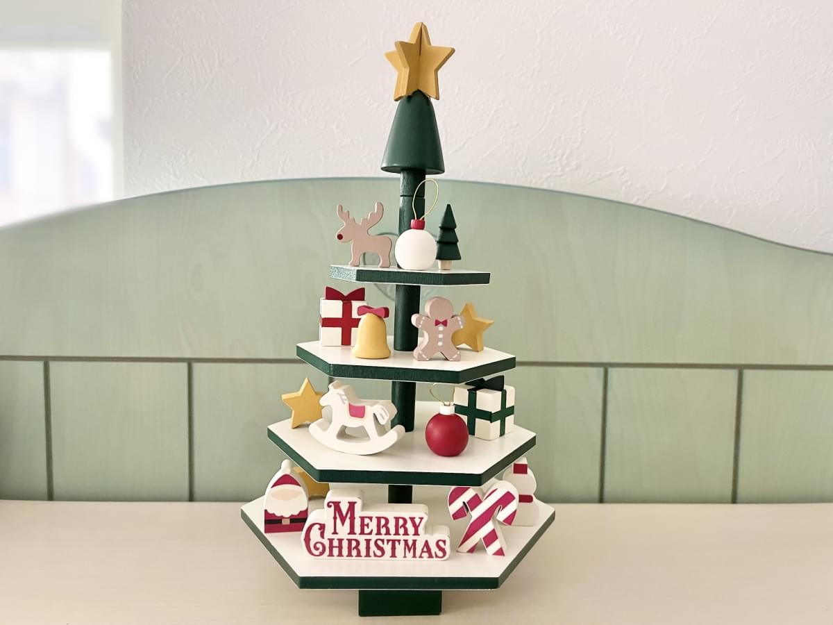 【本音レビュー】3COINSでクリスマス「組み立てツリー」は小柄だけど豪華！パーツ単体でも飾れる