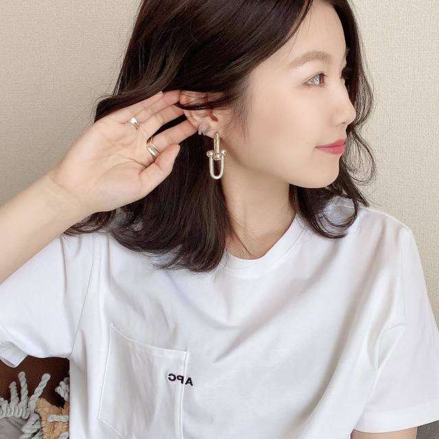 夏の大ぶりピアス は高級ブランドよりプチプラがおしゃれ カジュアルでかわいい大ぶりピアスをご紹介 モデルプレス