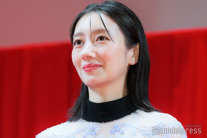 波瑠(C)モデルプレス