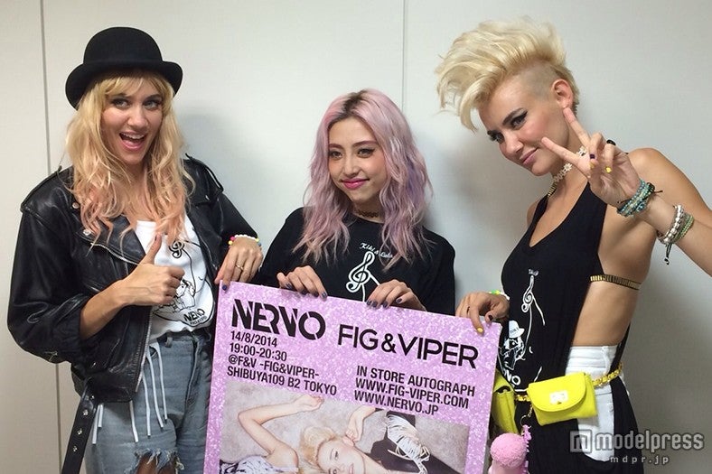 （左から）NERVOのLiv、植野有砂、NERVOのMim