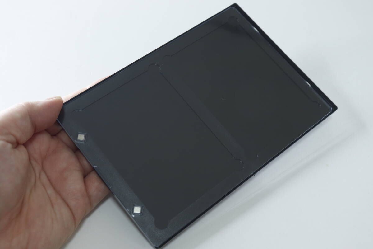 ダイソーのマグネットカードローダー（2連、黒）のビジュアル