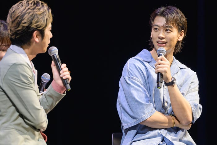 二宮和也、竹内涼真(C)TBS