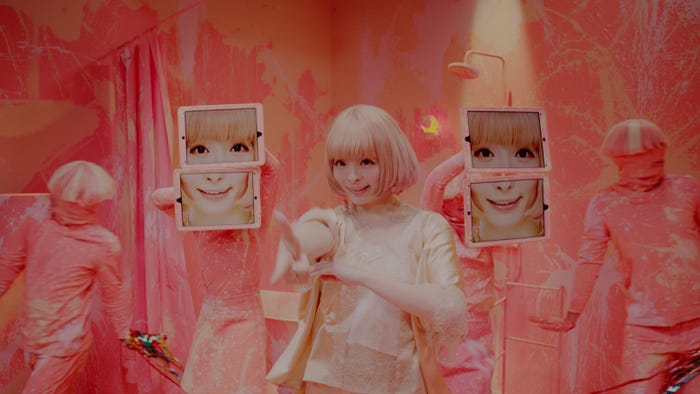 きゃりーぱみゅぱみゅ/「きみのみかた」MVより(提供写真)