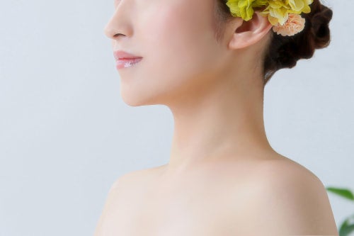 女性の首筋
