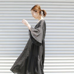 ブラックワンピも夏っぽく 涼し気レイヤードコーデ モデルプレス