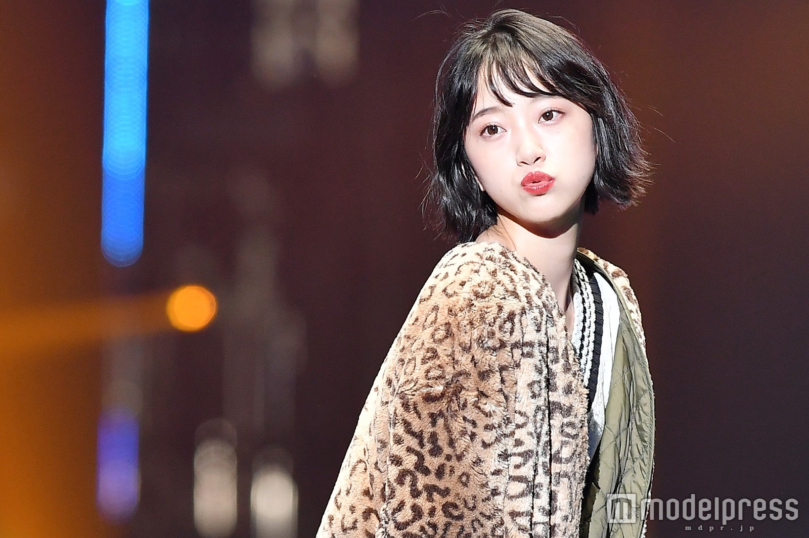 乃木坂46堀未央奈の“チュー顔”に悶絶　トレンドコーデ着こなし＜TGC2017A／W＞