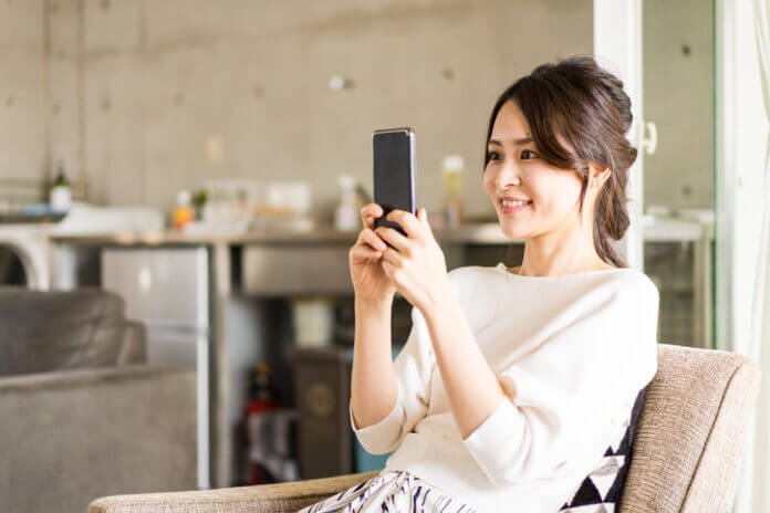 顔がはっきり写っている