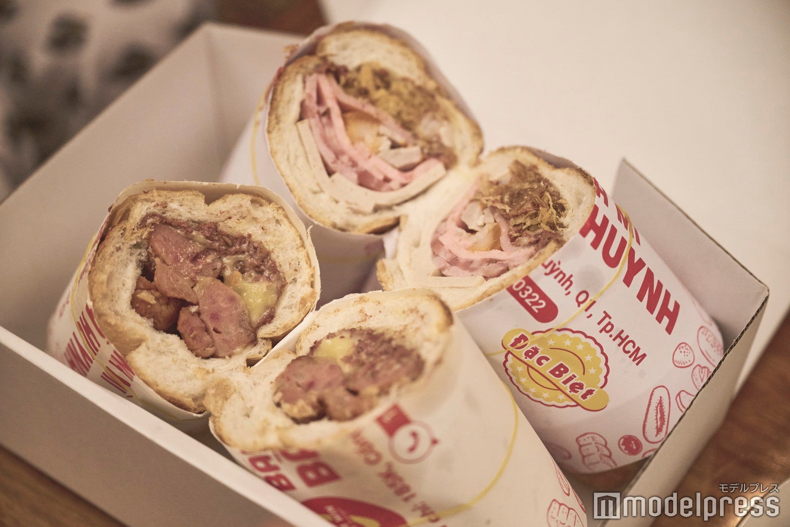 （上から）グリルドポークブレッド、スペシャルブレッド（C）モデルプレス