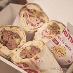 (上から)グリルドポークブレッド、スペシャルブレッド(C)モデルプレス