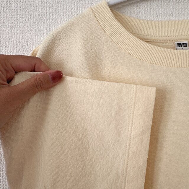 ユニクロ　テクスチャージャージーT　YELLOW　袖部分