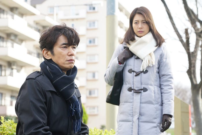 (左から)ユースケ・サンタマリア、相武紗季(C)テレビ朝日