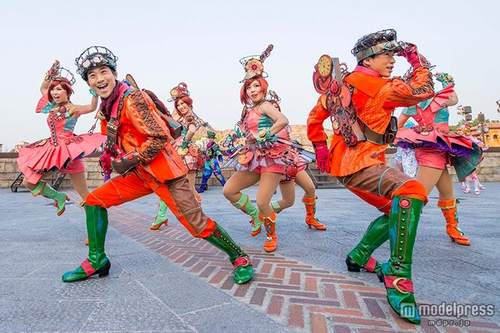 ミステリアスアイランド・スチームパンクのような機械仕掛けでミステリアスなファッション(C)Disney