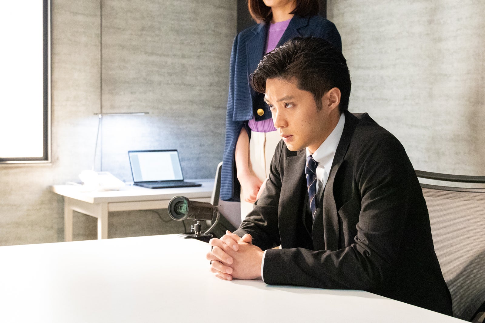 磯村勇斗「ケイジとケンジ、時々ハンジ。」第8話より（C）テレビ朝日