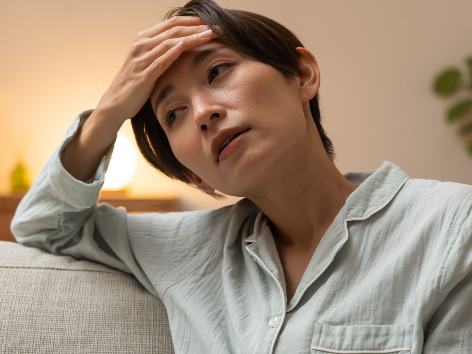 「眠れないから少しだけ」は危険？ 認知症になるリスクが高まる可能性も……寝る前に避けるべき飲み物